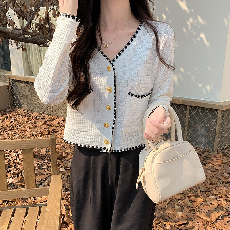 Ladies fashionable cotton cardigan with button details Chic & Stil