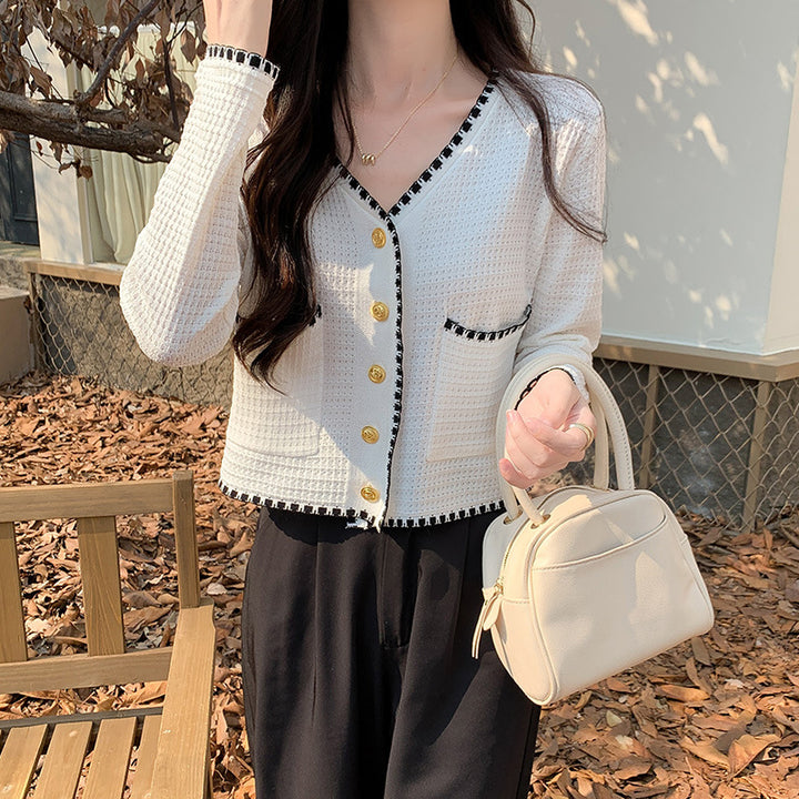 Ladies fashionable cotton cardigan with button details Chic & Stil