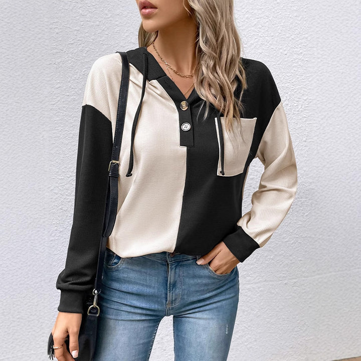 Blouse à capuche décontractée pour femmes avec des couleurs contrastées Chic & Stil