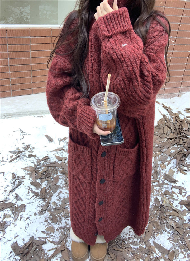 Thick knit button coat for ladies with an elegant cable pattern and practical pockets Lune London