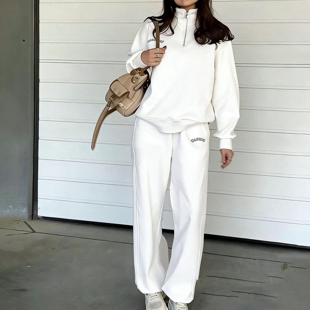 Ensemble de détente sportif pour femmes avec col haut et coupe ample Chic & Stil