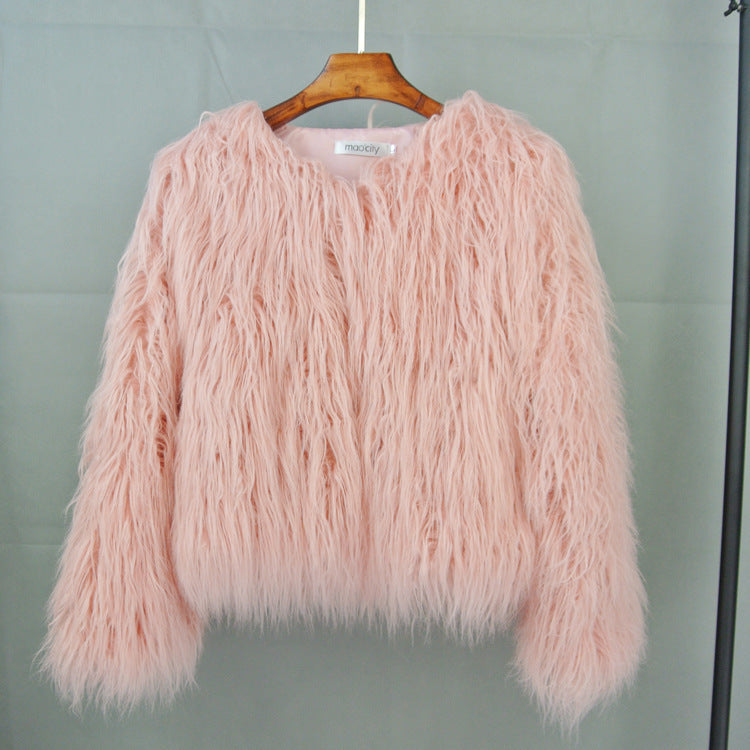 Ladies Plush Faux Fur Coat in Loose Fit and Voluminous Design Lune London