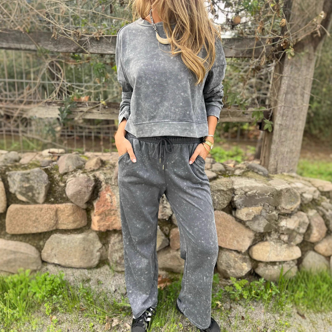 Lune London casual hoodie and sweatpants set for ladies