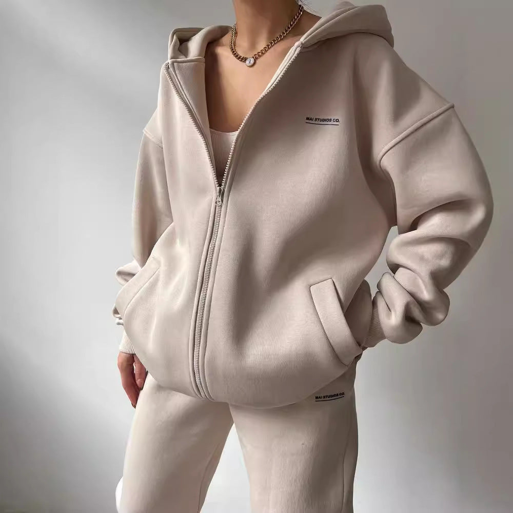 Casual and comfortable women's hoodie set with zipper and chic jogging pants