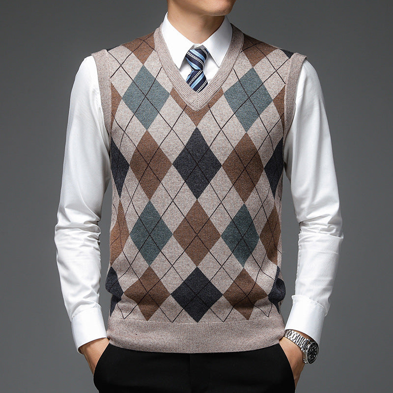 Men's V-Neck Knitted Sweater with Diamond Pattern Lune London