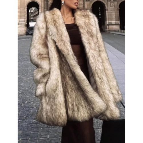 Luxurious faux fur coat for women with wide lapels and side pockets Lune London