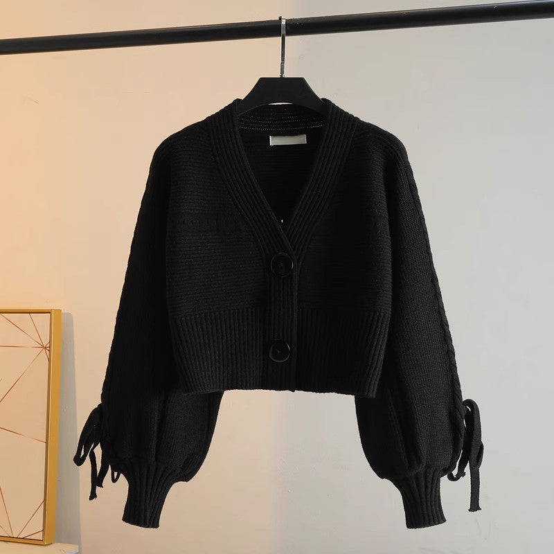 Cardigan court à la mode pour femmes avec des détails de boutons élégants et une texture côtelée unique Chic & Stil