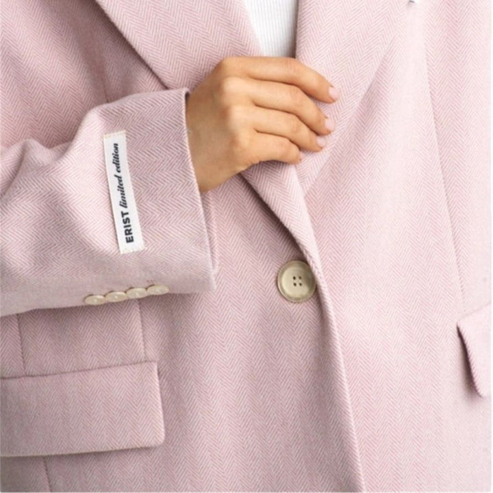 Elegant blazer for women in a modern cut with minimalist details Lune London