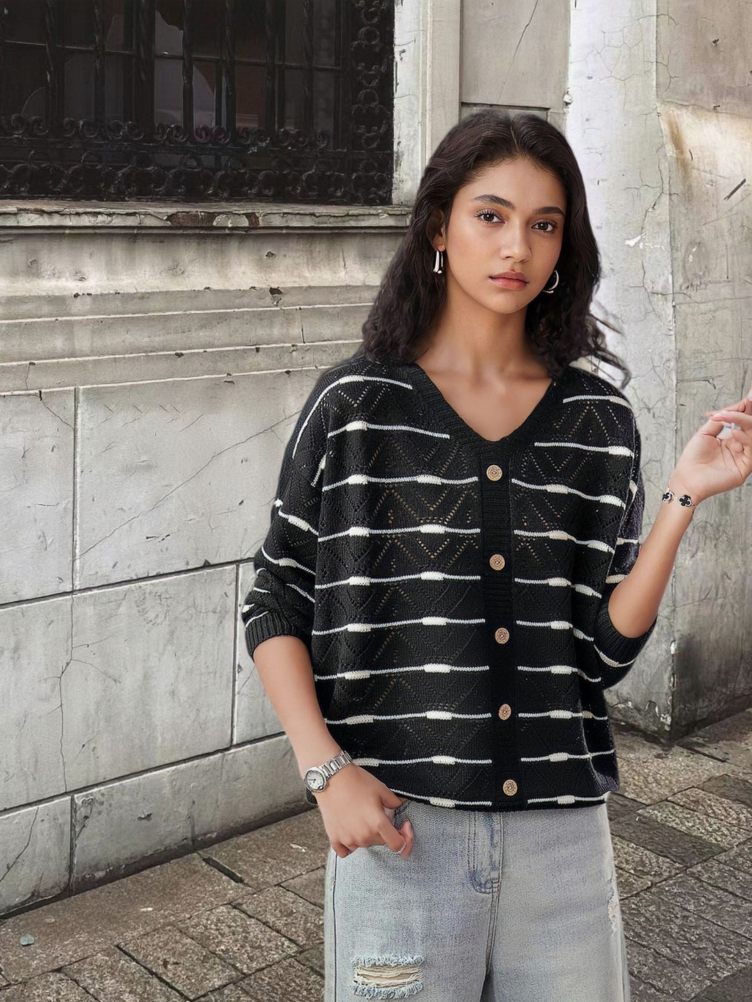 Knit jacket for women with an elegant V-neck and a fine Lune London pattern