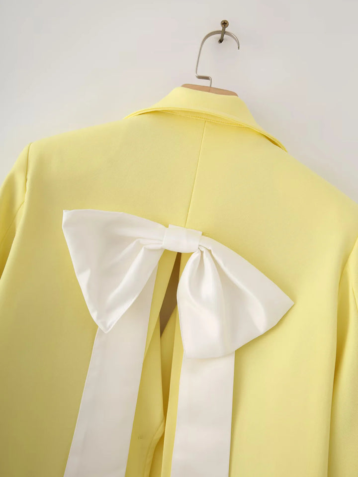 Blazer jacket for women with an elegant cut and practical pockets Lune London