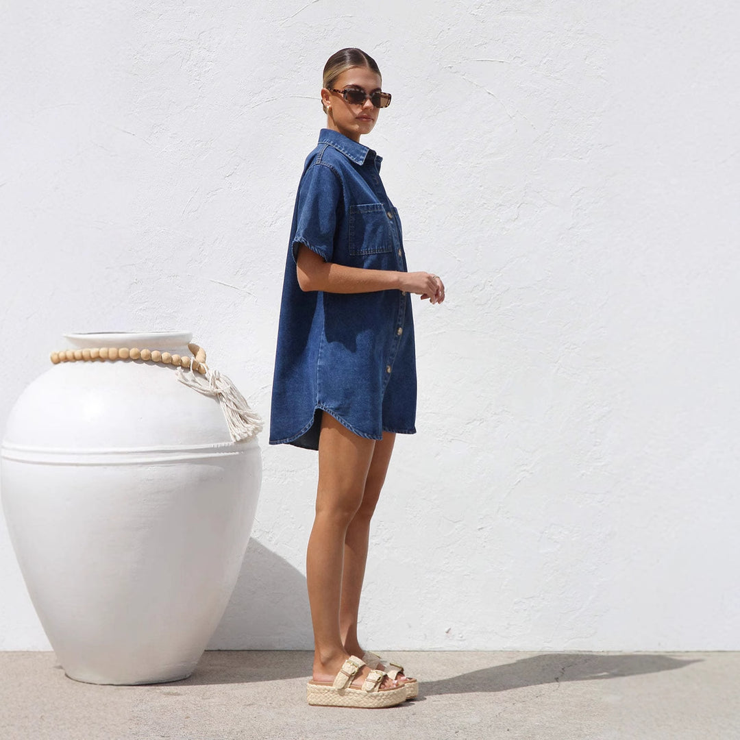 Casual fit denim shirt dress for women with practical pockets Chic & Stil