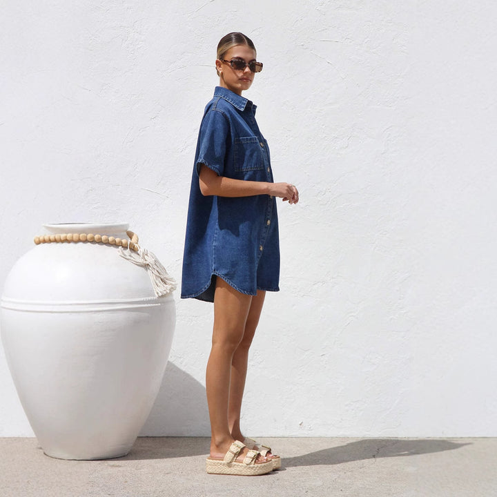Casual fit denim shirt dress for women with practical pockets Chic & Stil