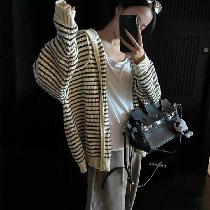 Cardigan à capuche décontracté pour femmes avec motif rayé Chic & Stil
