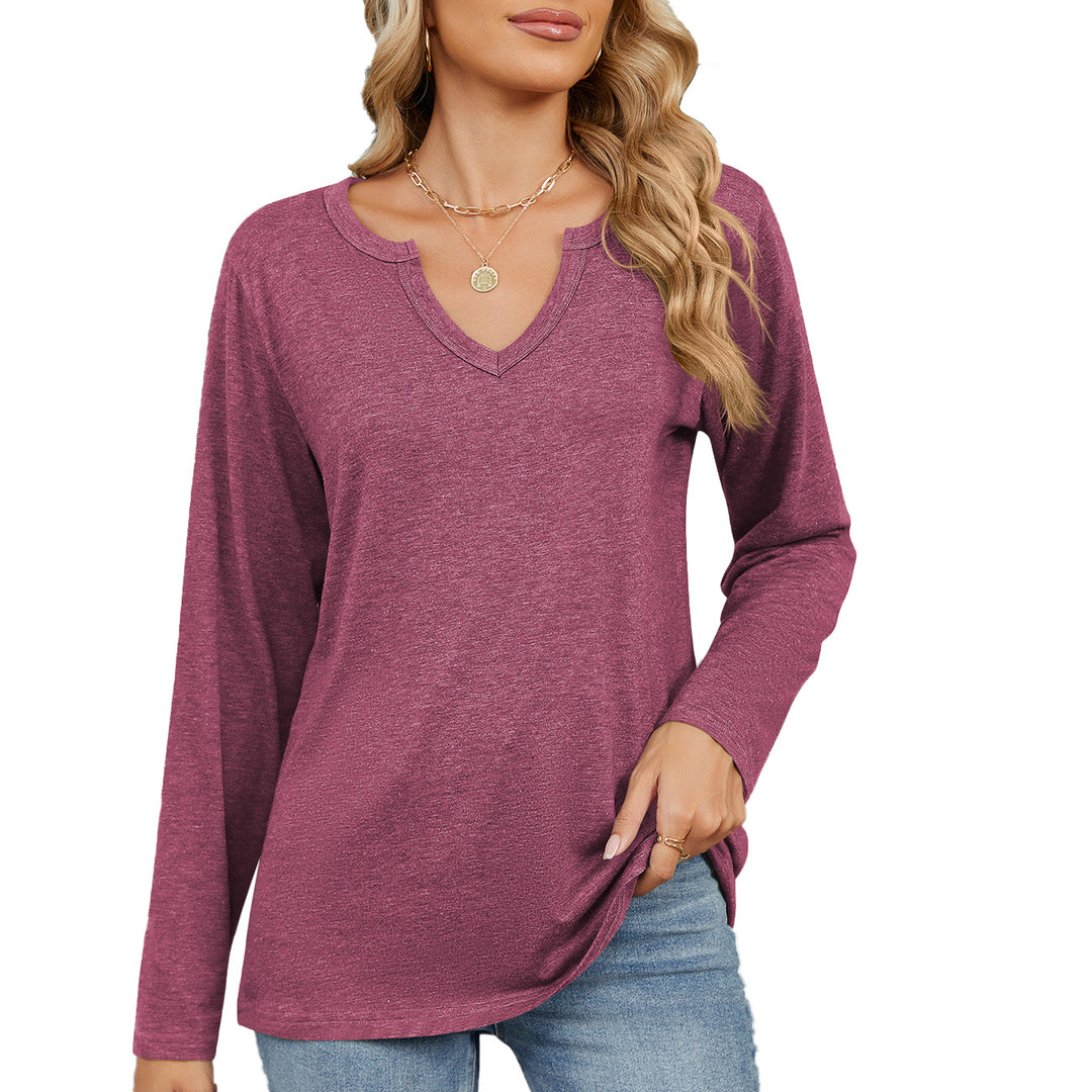 Long sleeve women's T-shirt with trendy V-neck and relaxed fit Lune London