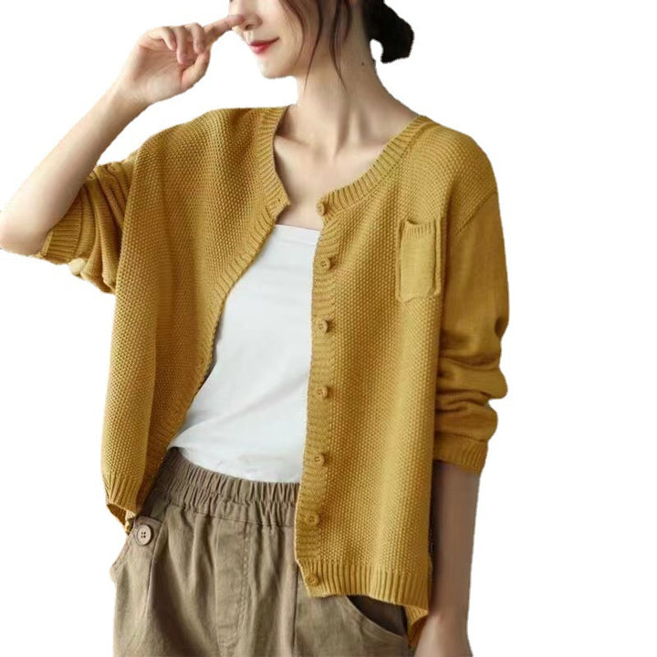 Cardigan en tricot léger pour femmes avec fermeture à boutons et poches pratiques Chic & Stil