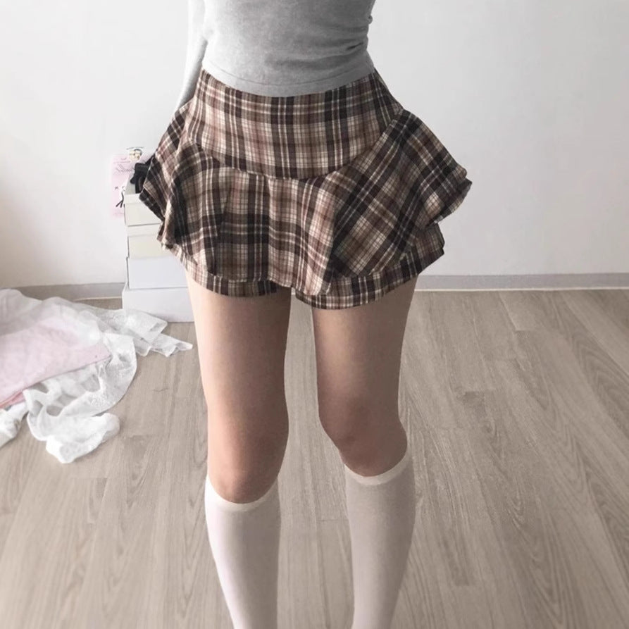 Ladies playful checkered skirt with integrated shorts and high waist Lune London