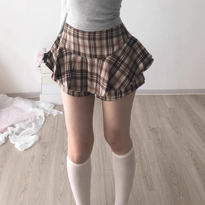 Ladies playful checkered skirt with integrated shorts and high waist Lune London