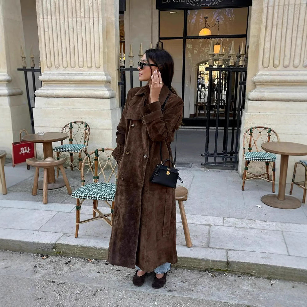 Elegant trench coat for women with quilted collar and practical pockets Lune London