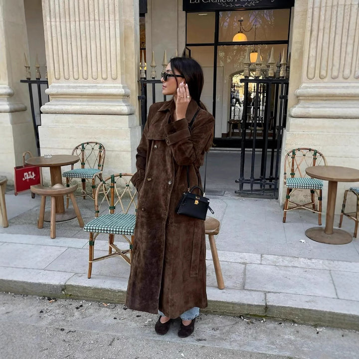 Elegant trench coat for women with quilted collar and practical pockets Lune London