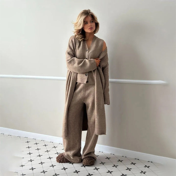 Women's loungewear set with impressive cardigan and wide leg pant style Lune London