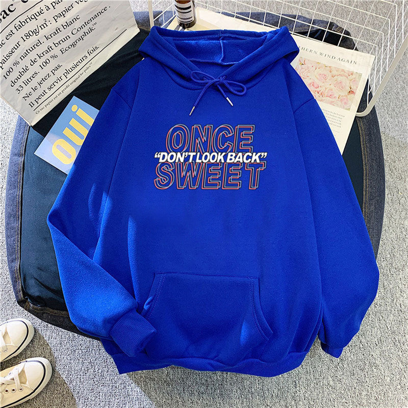 Women's hooded sweatshirt with modern design and comfortable fit Chic & Stil