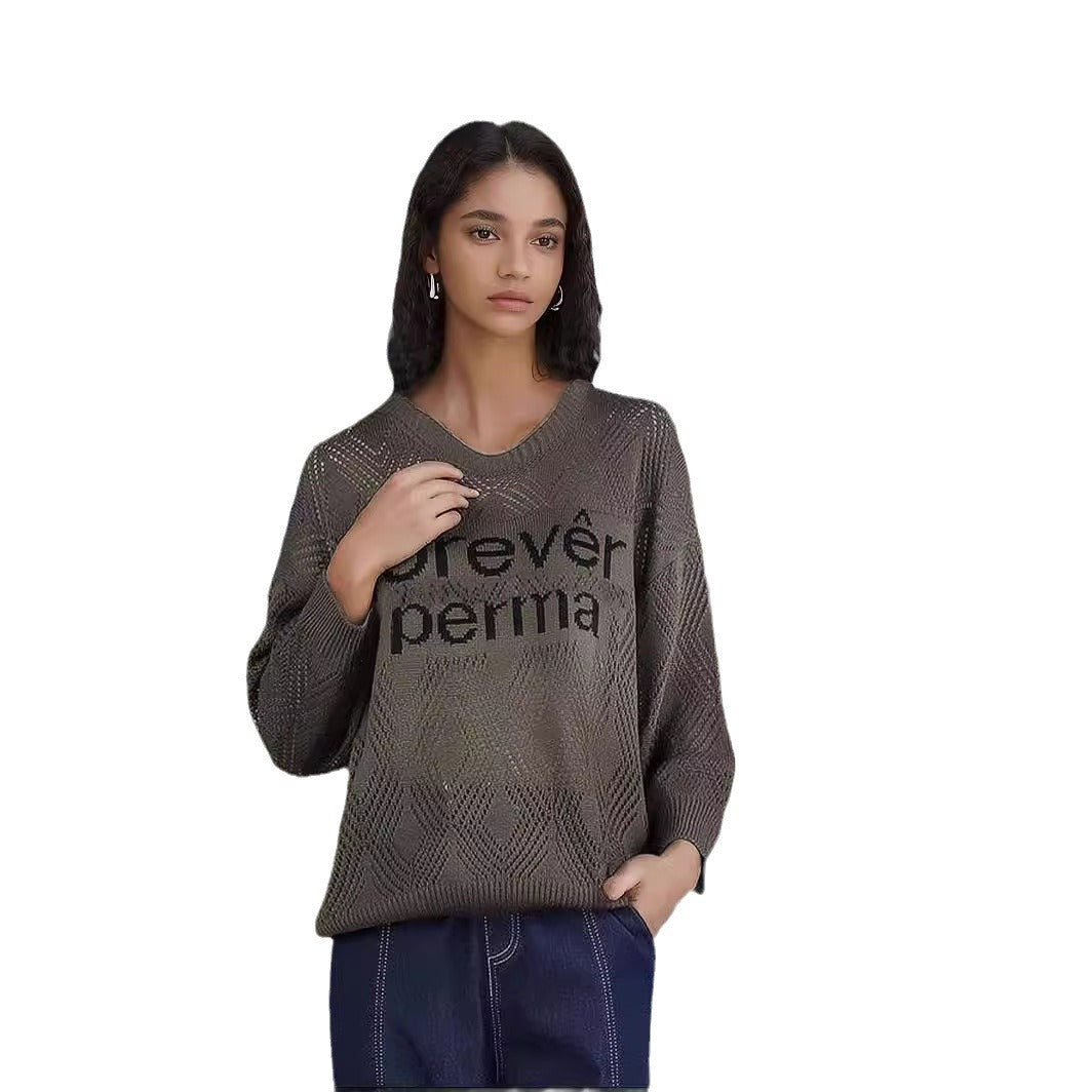 Trendy knitted sweater for women with a creative honeycomb pattern and a textured detail Lune London