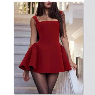 Playful short dress for women with swirling hem and large neckline Chic & Stil