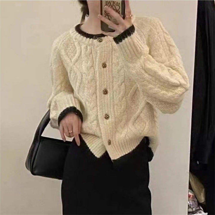 Cardigan en chunky knit pour femmes avec motif en câble décoratif et boutons élégants Chic & Stil