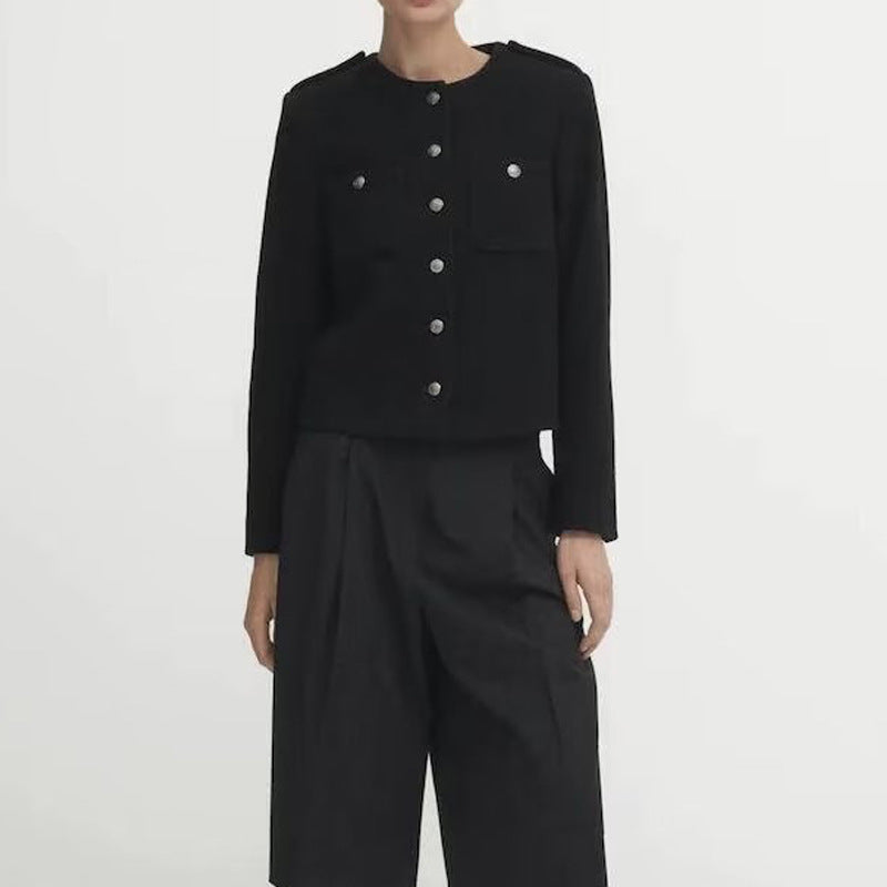 Short women's jacket with practical pockets and elegant button details Lune London