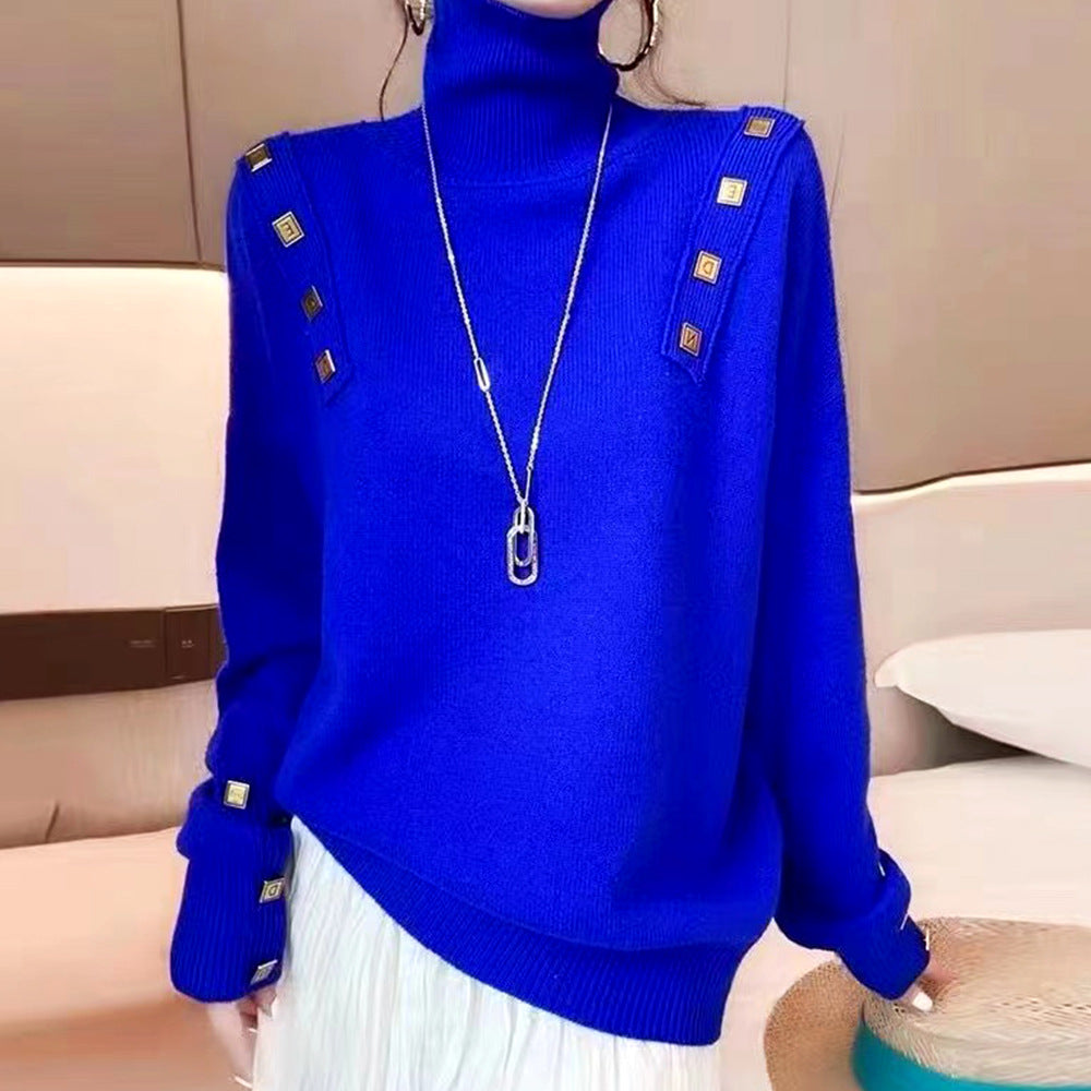 Pull à col roulé pour femmes avec détails de boutons décoratifs Chic & Stil