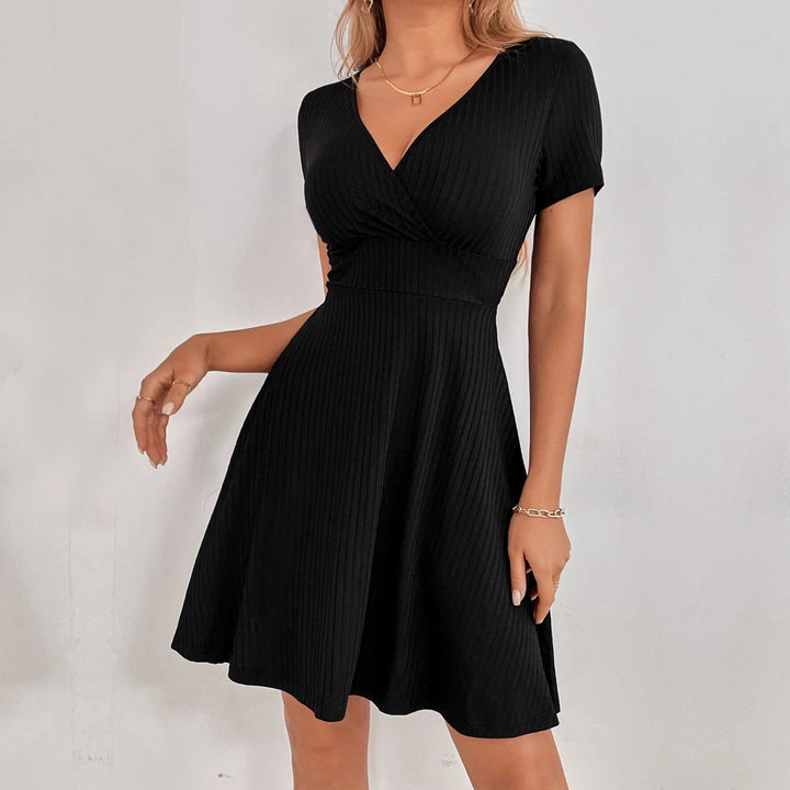 Robe décontractée pour femme avec dos ouvert et détail en nœud Chic & Stil