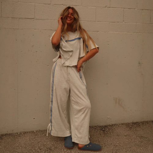 Costume de détente décontracté pour femmes avec une coupe décontractée et des rayures élégantes Chic & Stil