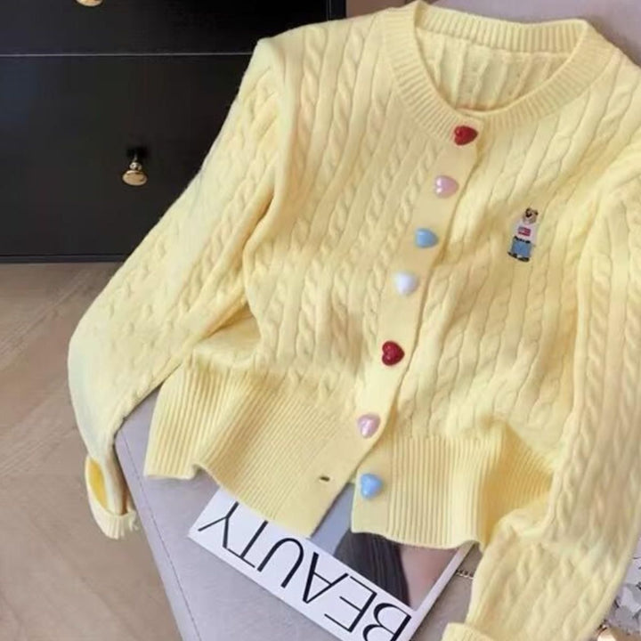 Cardigan féminin à la mode avec des boutons en forme de cœur et motif intégral Chic & Stil