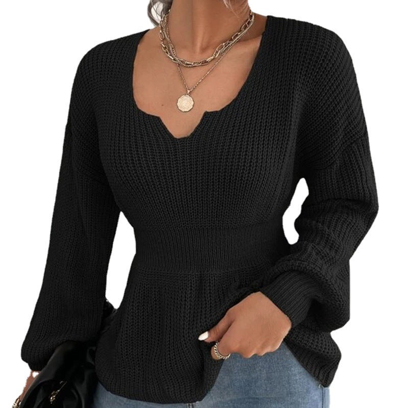 Fashionable women's knit sweater with a soft material and a charming V-neck Lune London