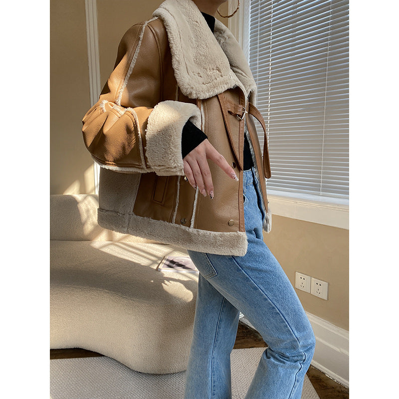 Ladies lambskin jacket with high-quality leather outer layer Chic & Stil