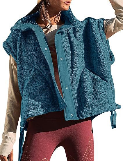 Women’s fleece cardigan with practical pockets and innovative design Lune London