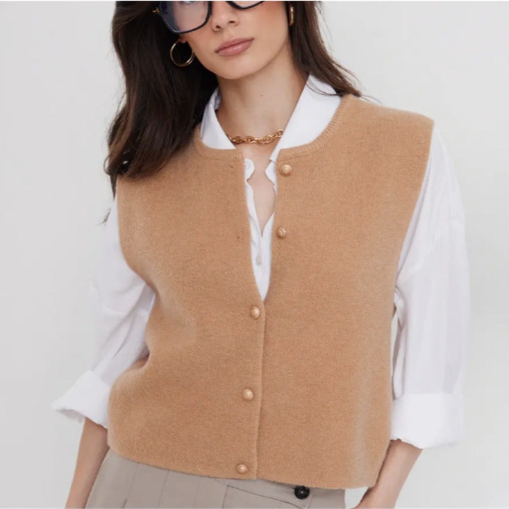 Knitted cardigan for women with refined buttons Lune London