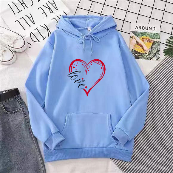 Women's hoodie with romantic heart design and high-quality fleece Chic & Stil