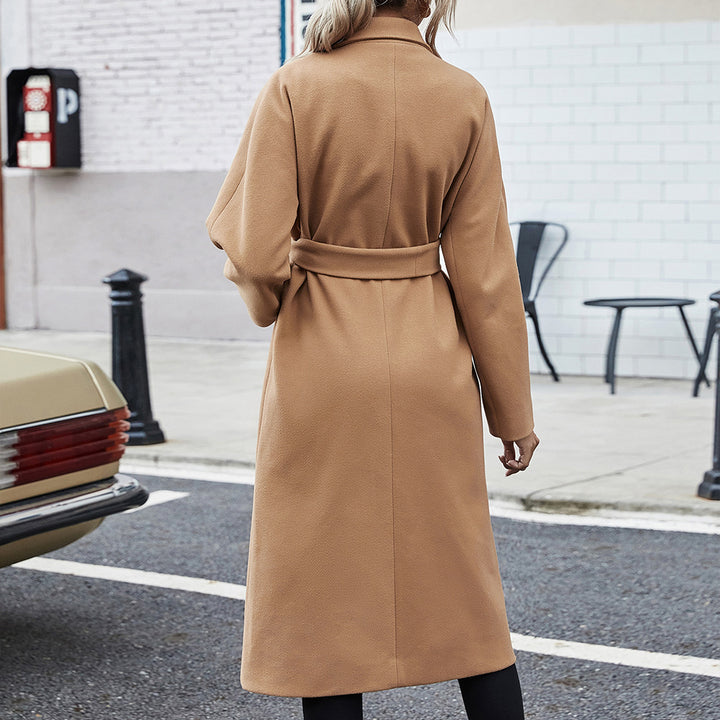 Elegant trench coat for women with adjustable belt and large pockets Lune London