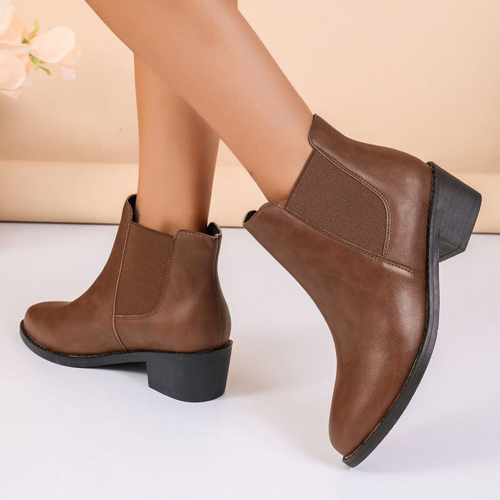 Women’s Chelsea boots in vegan leather with elastic panels on the sides Lune London