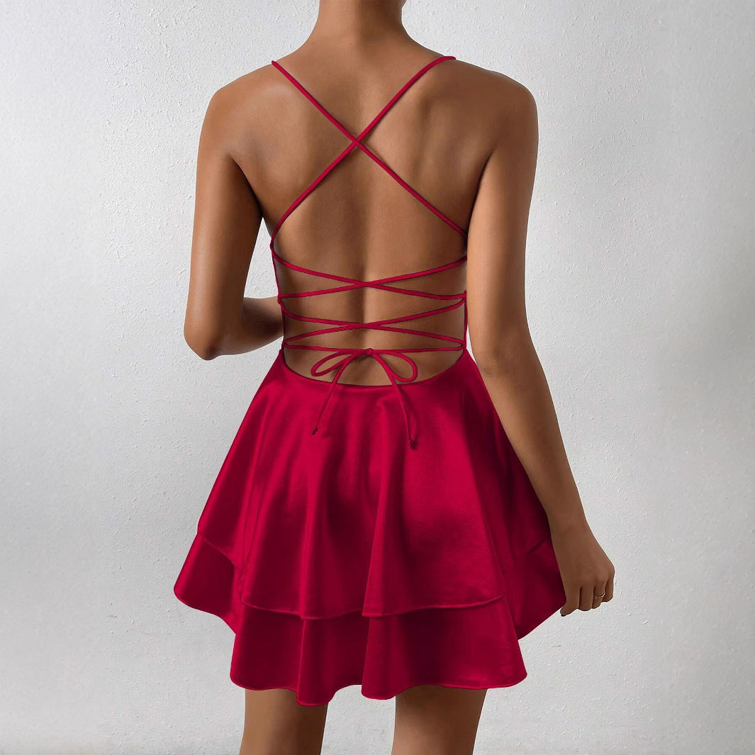 Robe décontractée féminine avec un design de bretelles délicates et une jupe évasée Chic & Stil