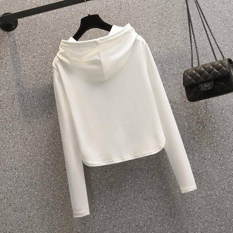 Women's stylish crop hoodie with practical zipper Chic & Stil