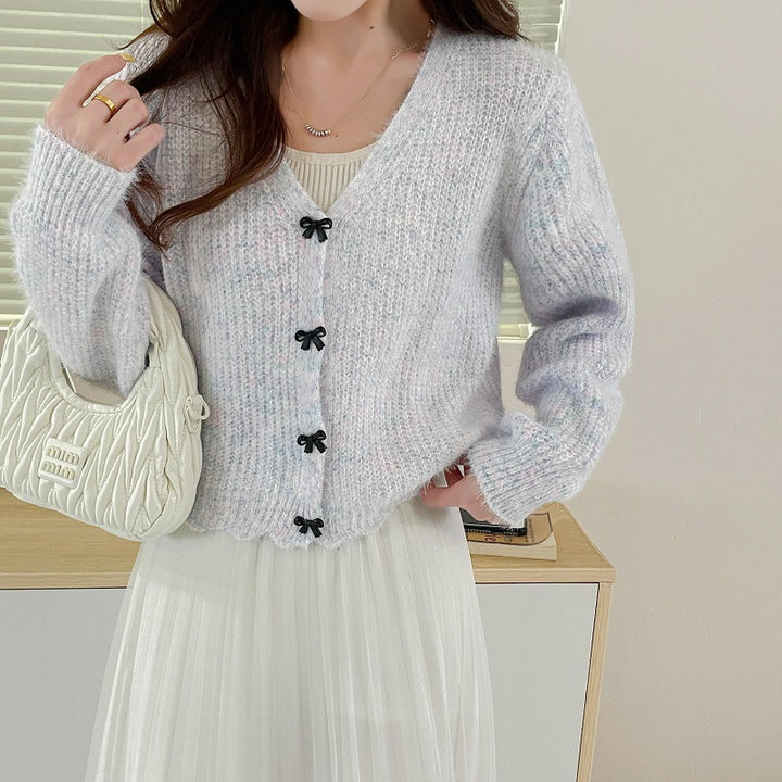 Lady cardigan with V-neck and decorative buttons Lune London
