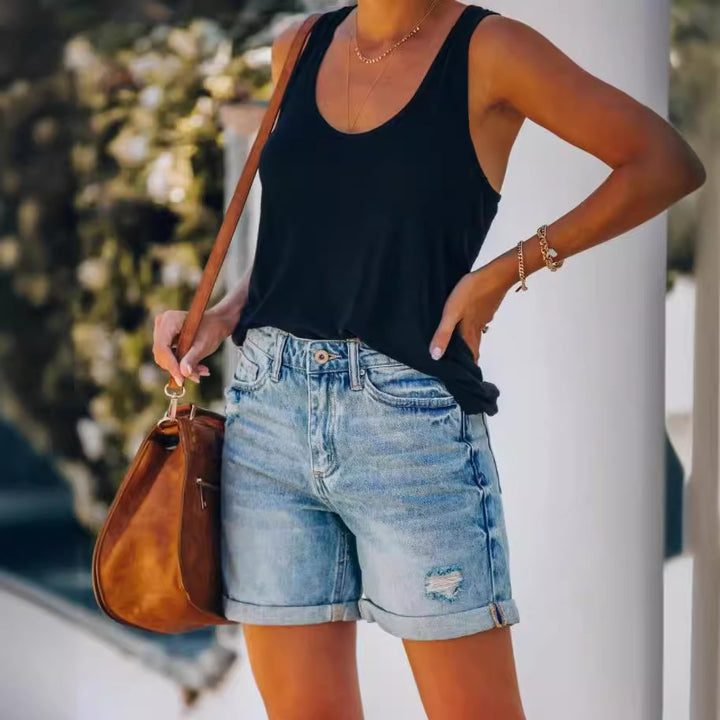 Women's jeans shorts with a modern and casual fit Lune London