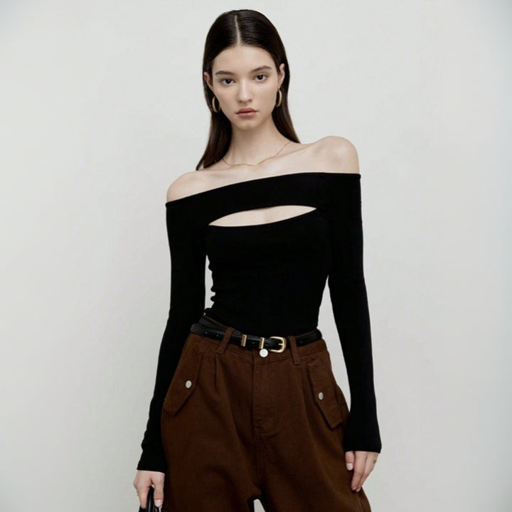 Top ajusté pour femmes avec encolure asymétrique et manches longues Chic & Stil