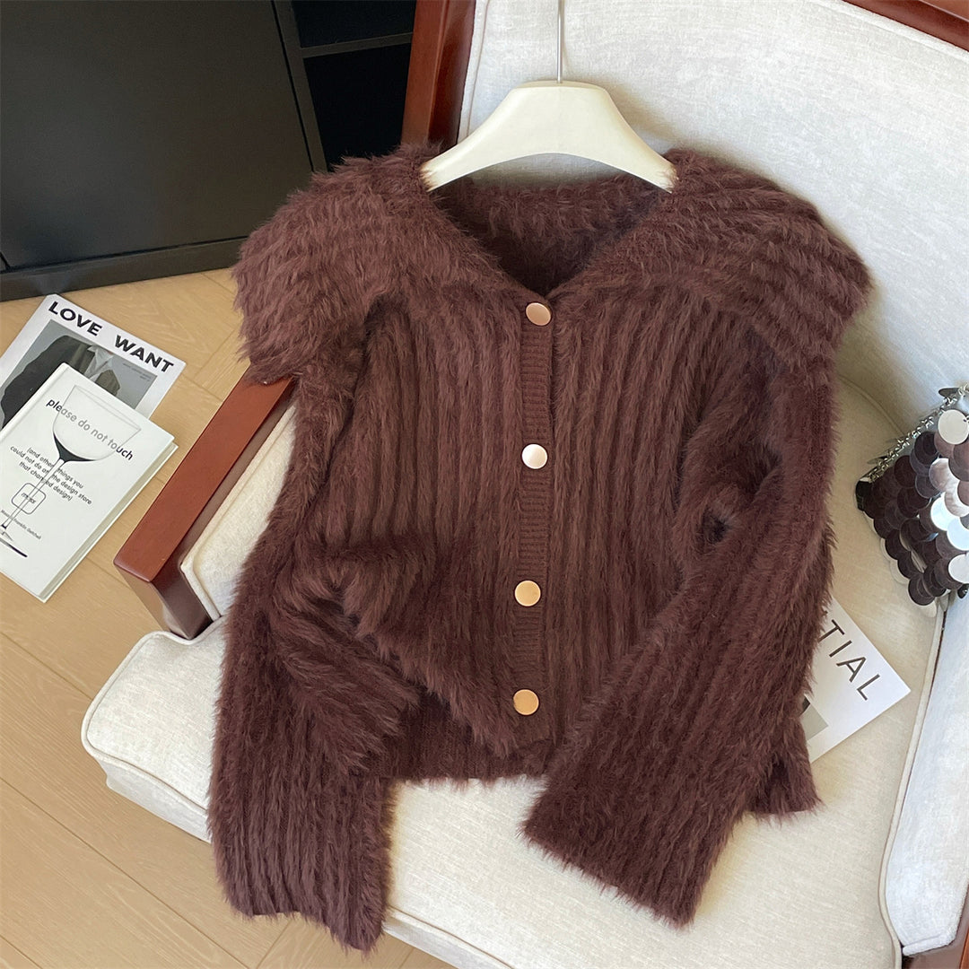 Ladies Big Cardigan with wide collar and button placket Lune London