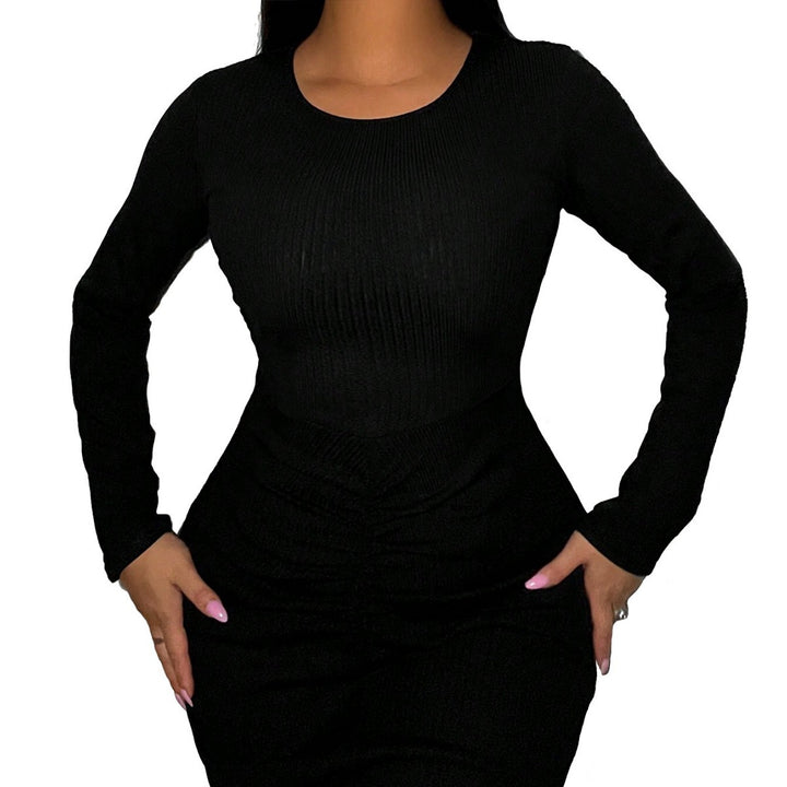 Robe en tricot ajustée pour femmes avec manches longues et poches élégantes Chic & Stil