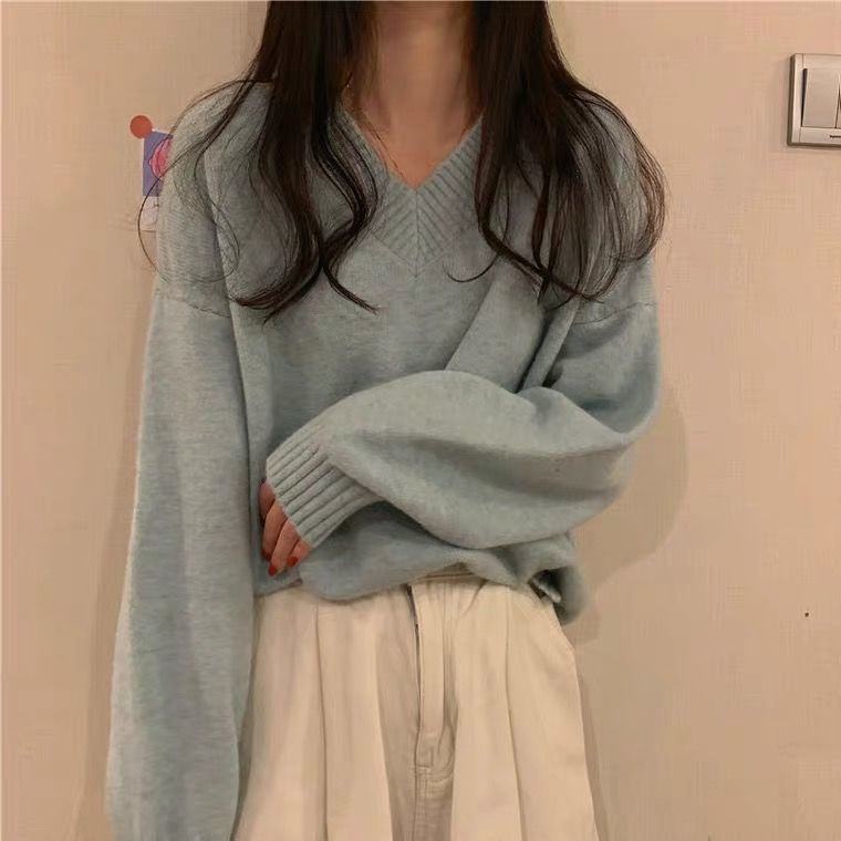 Pull doux pour femmes à col en V fabriqué en laine de haute qualité Chic & Stil