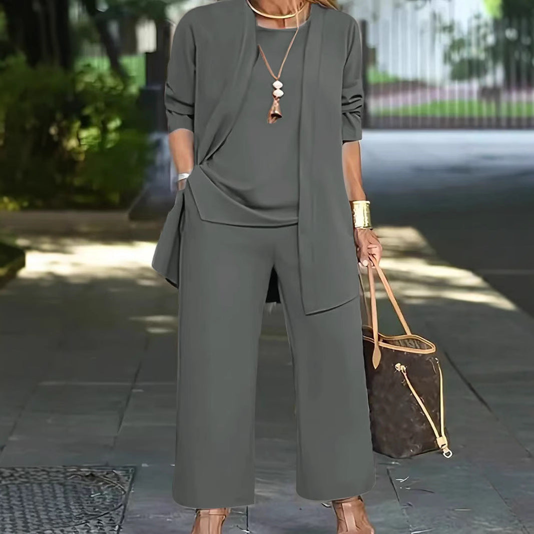 Two-piece casual and elegant set for women with a loose fit and modern accents Lune London