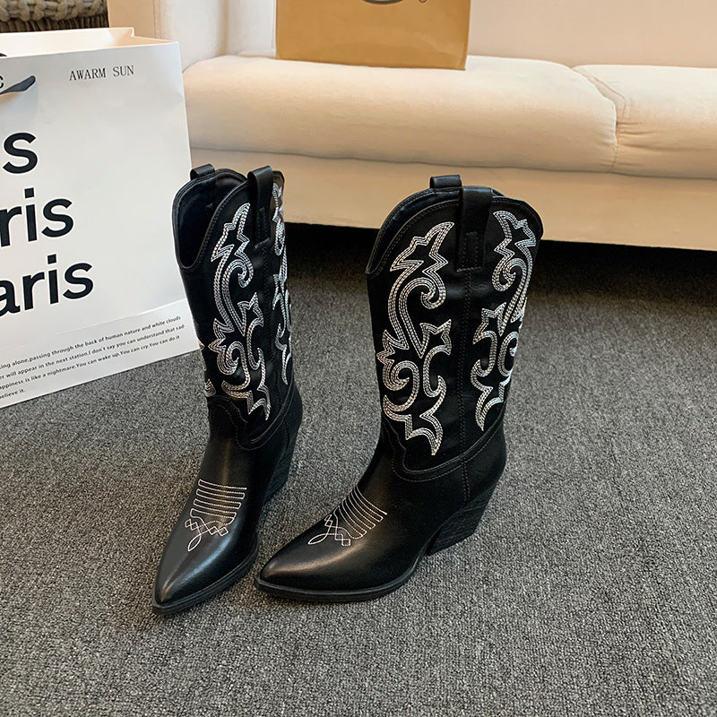 Women's cowboy boots with elegant embroidery and a modern design with wedge heel Lune London